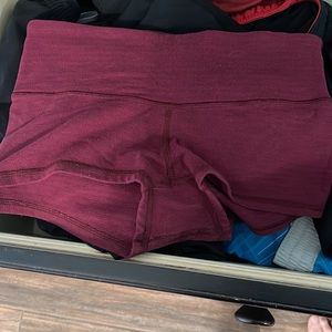 Lululemon booty shorts Sz 6